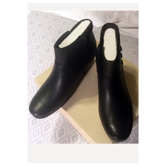 Clarks Shoes - Clark’s Emslie Monet Black Leather Demi Bootie